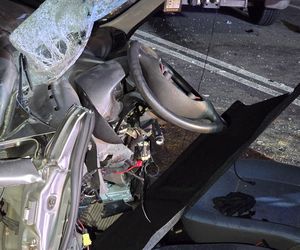 Tragiczny wypadek w Zakroczymiu: Czołowe zderzenie busa z fiatem! Kierowca zakleszczony