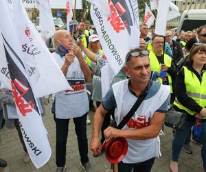 Protest związków zawodowych PKP Cargo i Poczty Polskiej w Warszawie