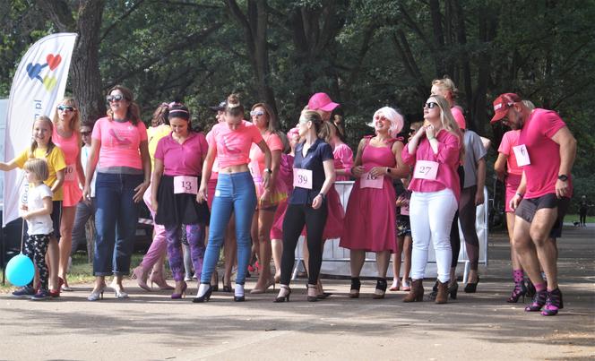 Bydgoszcz. Panie i panowie biegali w szpilkach w szczytnym celu! [ZDJĘCIA]