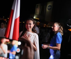 Aleksandra Uznańska-Wiśniewska miała na sobie białą suknię. 