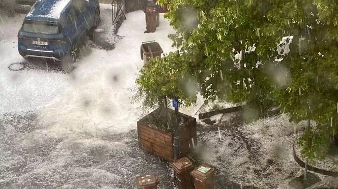 Szokująca anomalia w Niemczech! Grad zasypał miasto, ulice białe