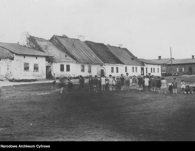 Dzieci w Krzepicach (woj. śląskie). Lata 1918-1939