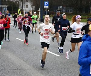 Bieg na Piątkę 2024, Warszawa - zdjęcia. Biegłeś? Szukaj się w galerii!