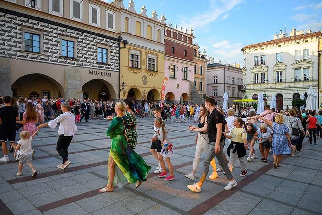 Tarnowski rynek zamieni się w wielki parkiet. Wracają letnie potańcówki