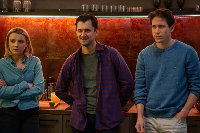 Zakochani po uszy odcinek 200. Asia (Katarzyna Grabowska), Piotr (Michał Meyer), Marcin (Bartłomiej Kotschedoff)