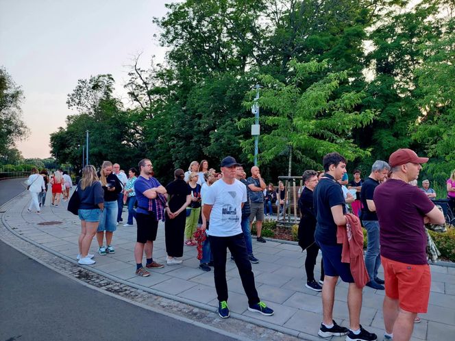 Magiczna Noc Świętojańska w Starym Fordonie. Spacer pod gwiazdami przyciągnął bydgoszczan i turystów