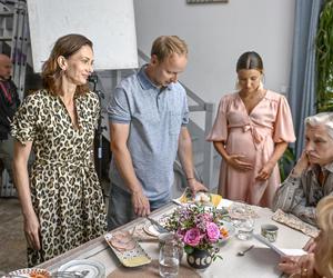 W obsadzie m.in. Anita Sokołowska, Julia Wieniawa, Mariusz Drężek. Małgorzata Rożniatowska i Marian Opania.