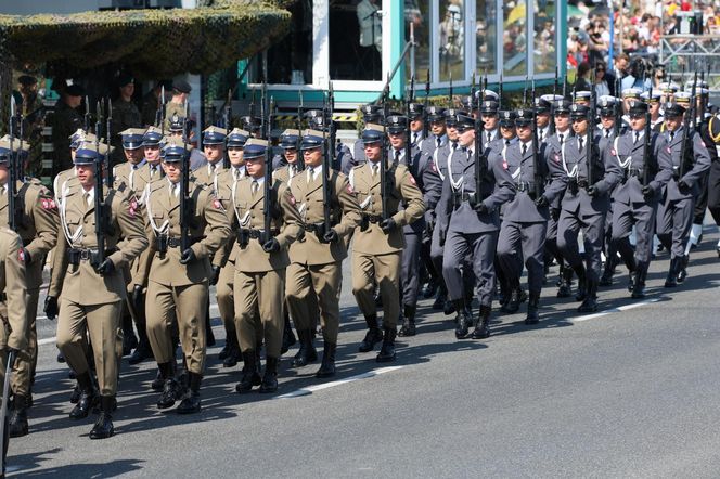 Warszawa. Defilada z okazji Święta Wojska Polskiego