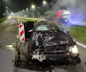 Czarnym mercedesem wjechał w policjanta! Szokujący pościg w Śląskiem