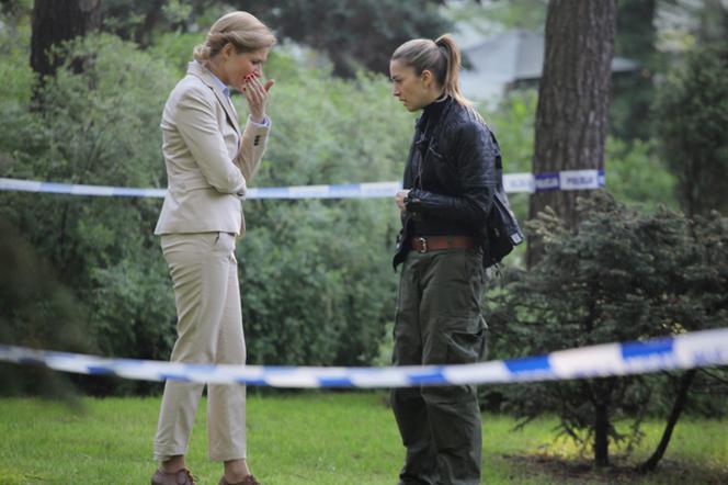 Na krawędzi 2 sezon odc. 4. Lena Korcz (Kamilla Baar), Marta Sajno (Urszula Grabowska)