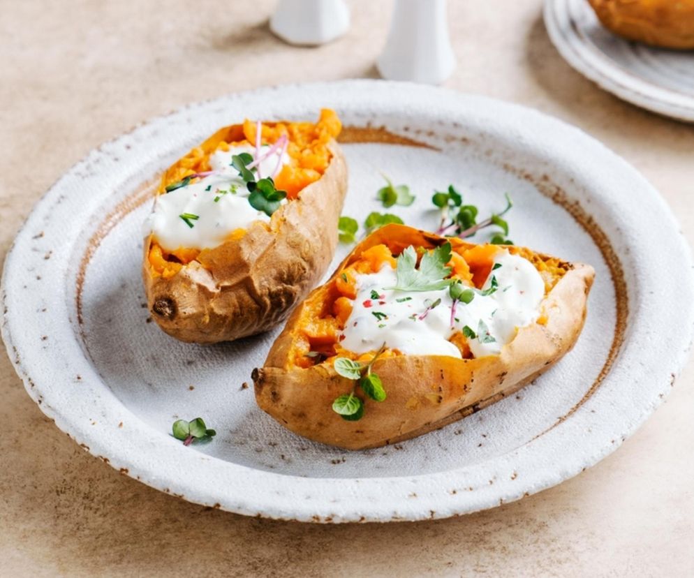 Bataty nadziewam tymi dodatkami i podaję. Najlepsze śniadanie dla całej rodziny
