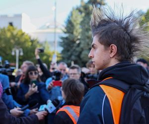 Ostatnie Pokolenie rozbiło namioty przed Sejmem. Domagają się prac nad ustawą o transporcie publicznym