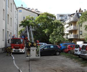 Pożar poddasza na Grochowie. Ewakuacja kilkudziesięciu osób