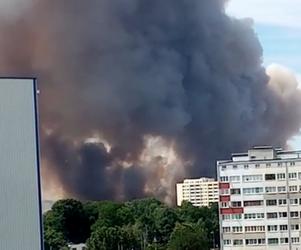 Potężny pożar w Lubinie. Kłęby dymu unoszą się nad miastem! [ZDJĘCIA]