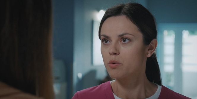 M jak miłość odc. 1887. Kasia (Paulina Lasota), laborantka Anka Sokołowska (Katarzyna Russ)