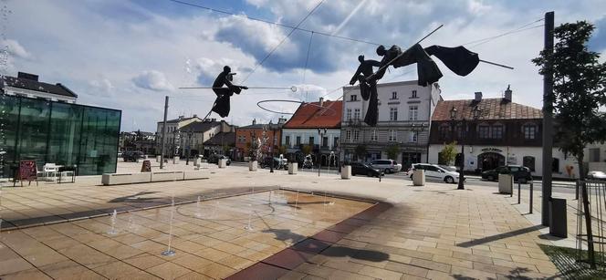 Rzeźby Jerzego Kędziory, Stary Rynek w Częstochowie