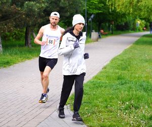 Sportowe emocje w Chorzowie. 150 biegaczy wystartowało w 6. edycji Chorzowskiej Dychy