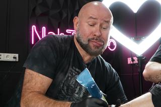 Pawelec zrobił tatuaż operatorowi! Krzyczał ze strachu | Pawelec robi robotę