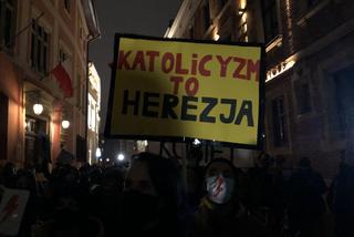 Protest przeciwko kardynałowi Stanisławowi Dziwiszowi w Krakowie