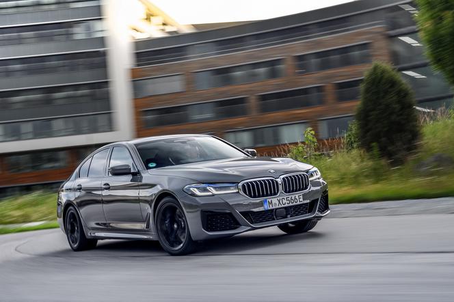 (2021) BMW 545e xDrive PHEV