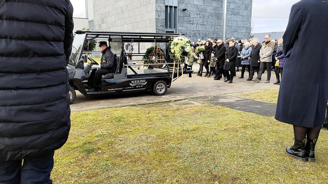 Pogrzeb tragicznie zmarłej rodziny z Namysłowa. Matka i syn spoczęli w jednym grobie. Ceremonia