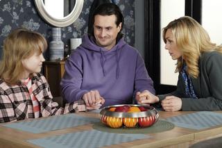 Barwy szczęścia odc. 2840. Herman (Maciej Raniszewski), Malwina (Joanna Gleń), Emilka (Jessica Frankiewicz)