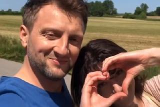 M jak miłość po wakacjach 2023. Ola (Justyna Karłowska) i Bartek (Arkadiusz Smoleński) na planie