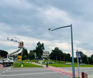 Montaż kamer systemu Red Light na Rondzie Solidarności w Nowym Sączu