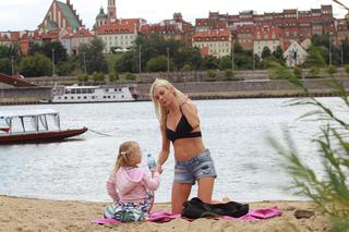  Karolina Nowakowska spędza czas z córką nad Wisłą