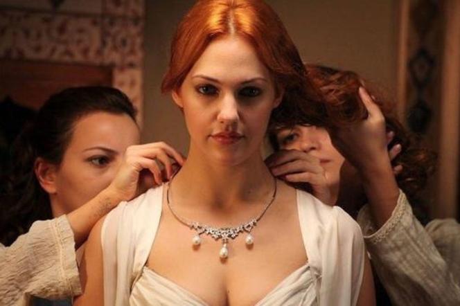 Meryem Uzerli, która zagrała sułtankę Hürrem we "Wspaniałym stuleciu" ma dwie córki 