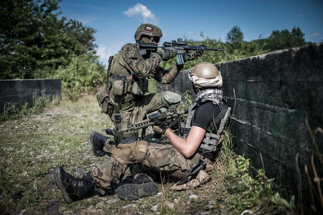 KORUPCJA w wojsku. Kursy oficerskie... ZA PIENIĄDZE? Żandarmeria wkroczyła do akcji