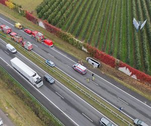 Wypadek busa na S7 pod Grójcem. 11 osób rannych, w akcji śmigłowiec LPR