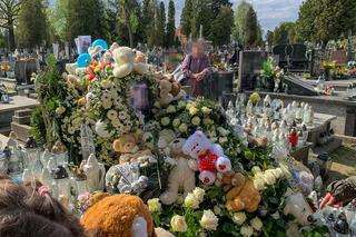 Kamilek spoczął pod kołderką z białych róż. Rozdzierające serca pożegnanie 8-letniego chłopca