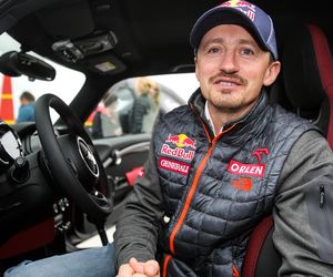Adam Małysz stanął przed arcytrudnym wyborem! Podjął decyzję w mgnieniu oka w sprawie Bartosza Zmarzlika