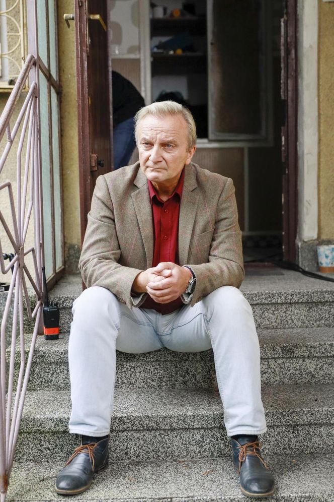 Widzowie pokochali go za rolę posterunkowego Staśka w "Ranczu". Dziś żyje z dala od blasku fleszy