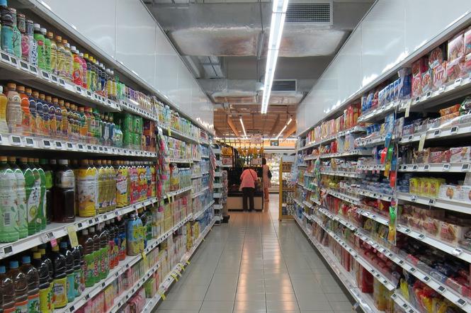 Obniżka podatku VAT na żywność: ponad 60 proc. Polaków nie widzi w sklepach niższych cen 