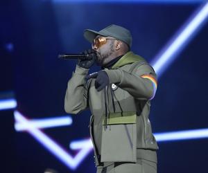 Black Eyed Peas z tęczowymi opaskami na scenie Sylwestra Marzeń. Ważny gest 