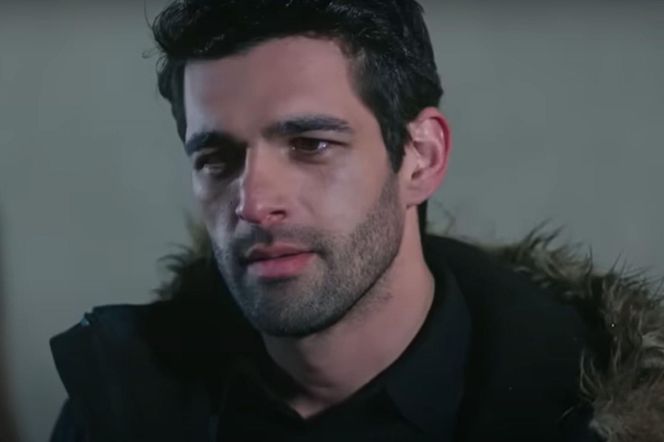 Duygu wyzna Aliemu, że go kocha. Ten odwzajemni się tym samym! 