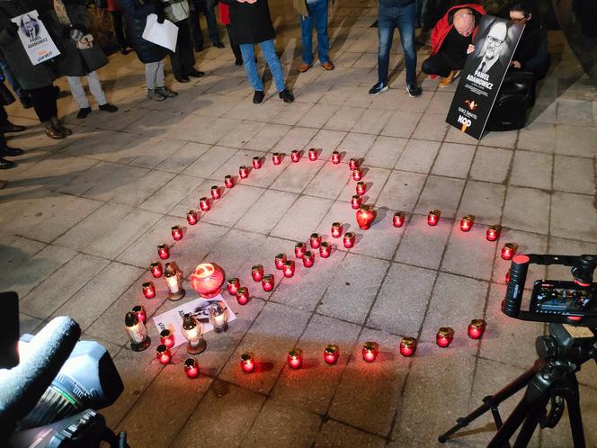 Serce Świateł dla Pawła Adamowicza. Wydarzenie KOD-u przeciw nienawiści