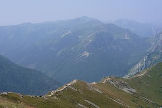 Mieszkaniec Katowic wybrał się w Tatry... w adidasach! Utknął w górach, do akcji wkroczyło TOPR