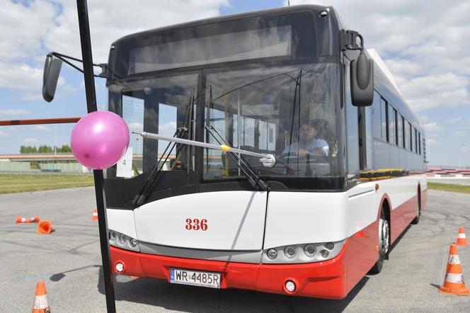 Autobusy w poślizgu! Kto tym razem okazał się najlepszym kierowcą autobusu? 