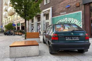 Akcja Miejskiej Agendy Parkingowej na placu Pięciu Rogów w Warszawie