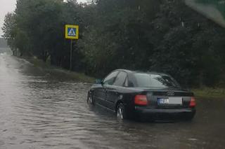 Burza w Białymstoku [30.08-31.08] Ulice jak rzeki. Auta gubiły tablice rejestracyjne [ZDJĘCIA, WIDEO]