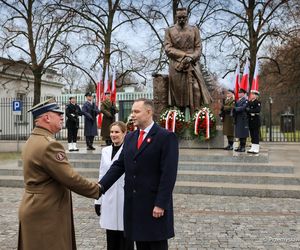 Marta Nawrocka i Paulina Kosiniak-Kamysz. Porównujemy ich stylizacje z 11 listopada [ZDJĘCIA]