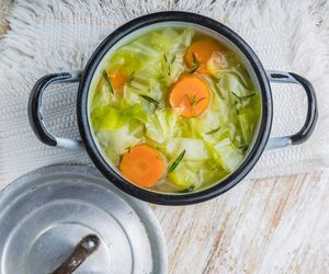 Dieta kapuściana. Przepis na zupę z kapusty, która jest podstawą diety kapuścianej