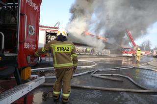 Potężny pożar w Gorlicach. Z płomieniami walczy 20 zastępów straży pożarnej