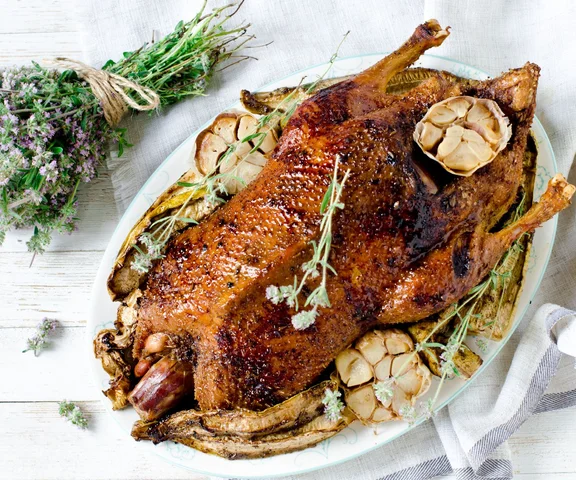 Co zrobić z gęsi? 11 najlepszych przepisów na gęsinę - idealne nie tylko na Święto Niepodległości