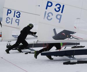 Polscy żeglarze lodowi rozbili bank z medalami w mistrzostwach świata i Europy rozegranych w Estonii. 