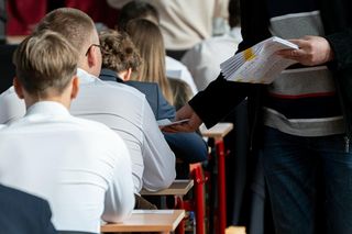 Egzamin zawodowy LATO 2025 rozpoczęty. Arkusze i klucze odpowiedzi CKE