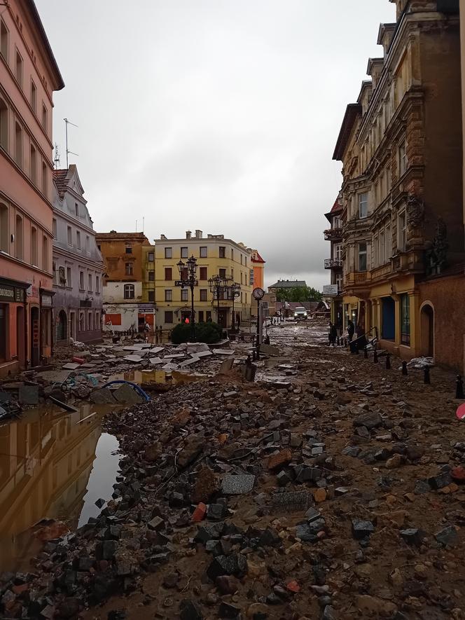 Dramatyczne zdjęcia z Kłodzka. Tak wygląda miasto zalane przez wielką wodę